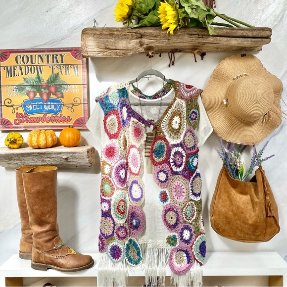 ARTISAN handcrafted crocheted vest - Picture 7 of 15